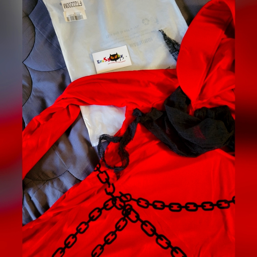 Womens devil halloween costume. LARGE. Never worn, new with tags Red Devil. Cute
